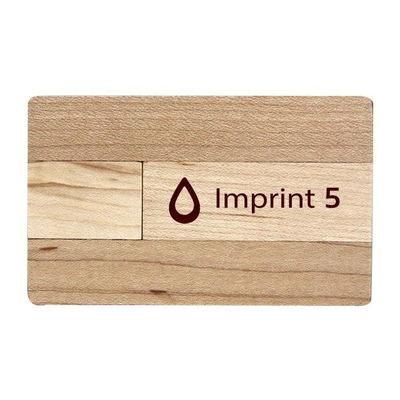Memoria USB personalizada de madera con forma de tarjeta
